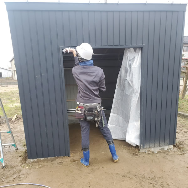 単管小屋施工中